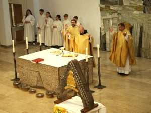 STUTTGART: Svetom misom i procesijom u kojoj su sudjelovali folkloraši i brojni ministranti završena duhovna obnova Završena duhovna obnova u Stuttartu / Foto: Fenix (Željko Cindrić)