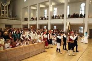 STUTTGART: Svetom misom i procesijom u kojoj su sudjelovali folkloraši i brojni ministranti završena duhovna obnova Završena duhovna obnova u Stuttartu / Foto: Fenix (Željko Cindrić)