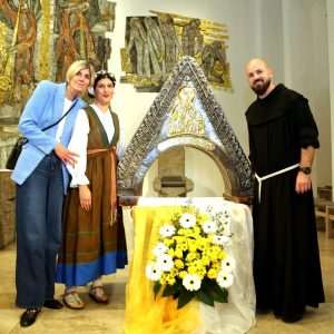 STUTTGART: Svetom misom i procesijom u kojoj su sudjelovali folkloraši i brojni ministranti završena duhovna obnova Završena duhovna obnova u Stuttartu / Foto: Fenix (Željko Cindrić)