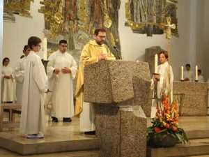STUTTGART: Svetom misom i procesijom u kojoj su sudjelovali folkloraši i brojni ministranti završena duhovna obnova Završena duhovna obnova u Stuttartu / Foto: Fenix (Željko Cindrić)