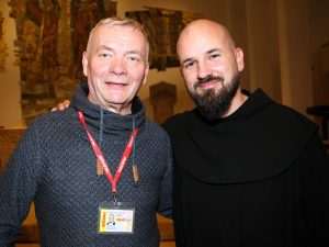 STUTTGART: Svetom misom i procesijom u kojoj su sudjelovali folkloraši i brojni ministranti završena duhovna obnova Završena duhovna obnova u Stuttartu / Foto: Fenix (Željko Cindrić)
