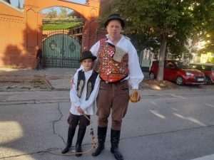BOGATSTVO TRADICIJE U SRCU VINKOVACA: Predstavile se i hrvatske folklorne skupine iz Njemačke, Austrije, Švicarske... BOGATSTVO TRADICIJE U SRCU VINKOVACA: Predstavile se i hrvatske folklorne skupine iz Njemačke, Austrije, Švicarske...