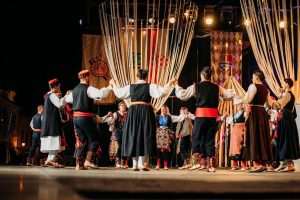 BOGATSTVO TRADICIJE U SRCU VINKOVACA: Predstavile se i hrvatske folklorne skupine iz Njemačke, Austrije, Švicarske... Vinkovačke jesni / Foto: Fenix (MT)