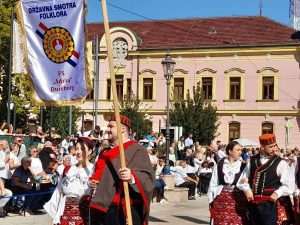 BOGATSTVO TRADICIJE U SRCU VINKOVACA: Predstavile se i hrvatske folklorne skupine iz Njemačke, Austrije, Švicarske... Vinkovačke jesni / Foto: Fenix (MT)