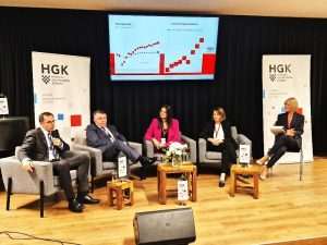 PILOT PROJEKT VLADE RH I HGK: U Beču o povratku iseljenih Hrvata u domovinu. Državni predstavnici i uspješne domaće tvrtke uvjeravali Hrvate da se isplati vratiti Sudionici panel rasprave/ Foto: S. Herek
