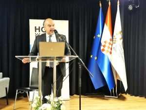 PILOT PROJEKT VLADE RH I HGK: U Beču o povratku iseljenih Hrvata u domovinu. Državni predstavnici i uspješne domaće tvrtke uvjeravali Hrvate da se isplati vratiti Veleposlanik D. Glunčić/ Foto: S. Herek