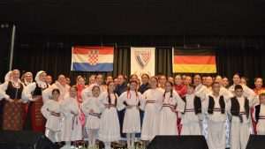 CROATIA HEILBRONN PROSLAVILA 40 GODINA POSTOJANJA: Svečana zabava uz nastup folkloraša iz Heilbronna i Stuttgarta, Eventum Banda i Mate Bulića Folkloraši Croatije Heilbronn / Foto: CroHeilbronn