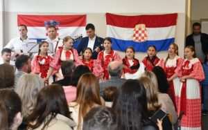 FRIEDRICHSHAFEN: Otvorene obnovljene prostorije Hrvatske kulturne udruge Velebit Detalj s otvorenja novoobnovljenih prostorija Hrvatske kulturne udruge Velebit / Foto: Fenix (Vjekoslav Pavković)