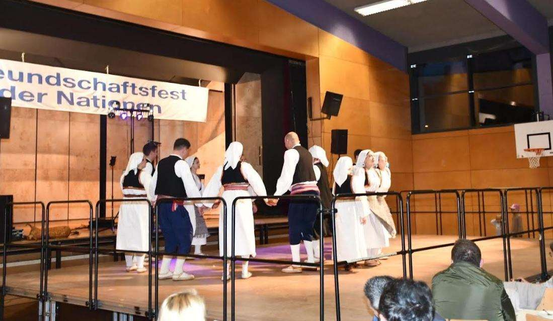 RAVENSBURG: Hrvatska tradicija na Freundschaftsfest der Nationen kroz plesove iz zapadne Hercegovine Hrvatska kulturna udruga Velebit