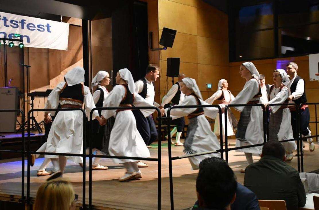 RAVENSBURG: Hrvatska tradicija na Freundschaftsfest der Nationen kroz plesove iz zapadne Hercegovine Hrvatska kulturna udruga Velebit
