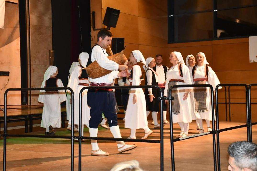 RAVENSBURG: Hrvatska tradicija na Freundschaftsfest der Nationen kroz plesove iz zapadne Hercegovine Hrvatska kulturna udruga Velebit