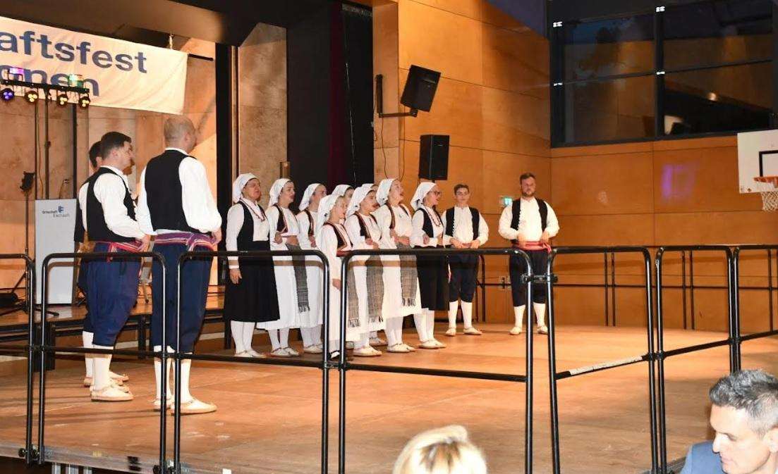 RAVENSBURG: Hrvatska tradicija na Freundschaftsfest der Nationen kroz plesove iz zapadne Hercegovine Hrvatska kulturna udruga Velebit