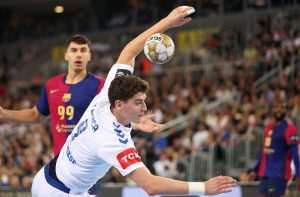 RUKOMETNA LIGA PRVAKA: Barcelona tijesno s 31-29 pobijedila Zagreb, Filip Glavaš s 9 pogodaka najefikasniji na utakmici Luka Lovre Klarica u napadu / Foto: Hina