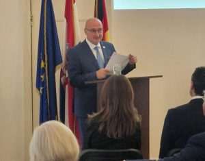 JAČANJE SURADNJE IZMEĐU DVIJE DRŽAVE: Sastanak ministra Grlića Radmana s generalnim i počasnim konzulima RH u SR Njemačkoj Na slici Gordan Grlić Radman / Foto: MVEP