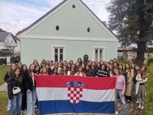 Krizmenici u posjetu Hrvatskoj/ Foto: Fra Slaven Čeko