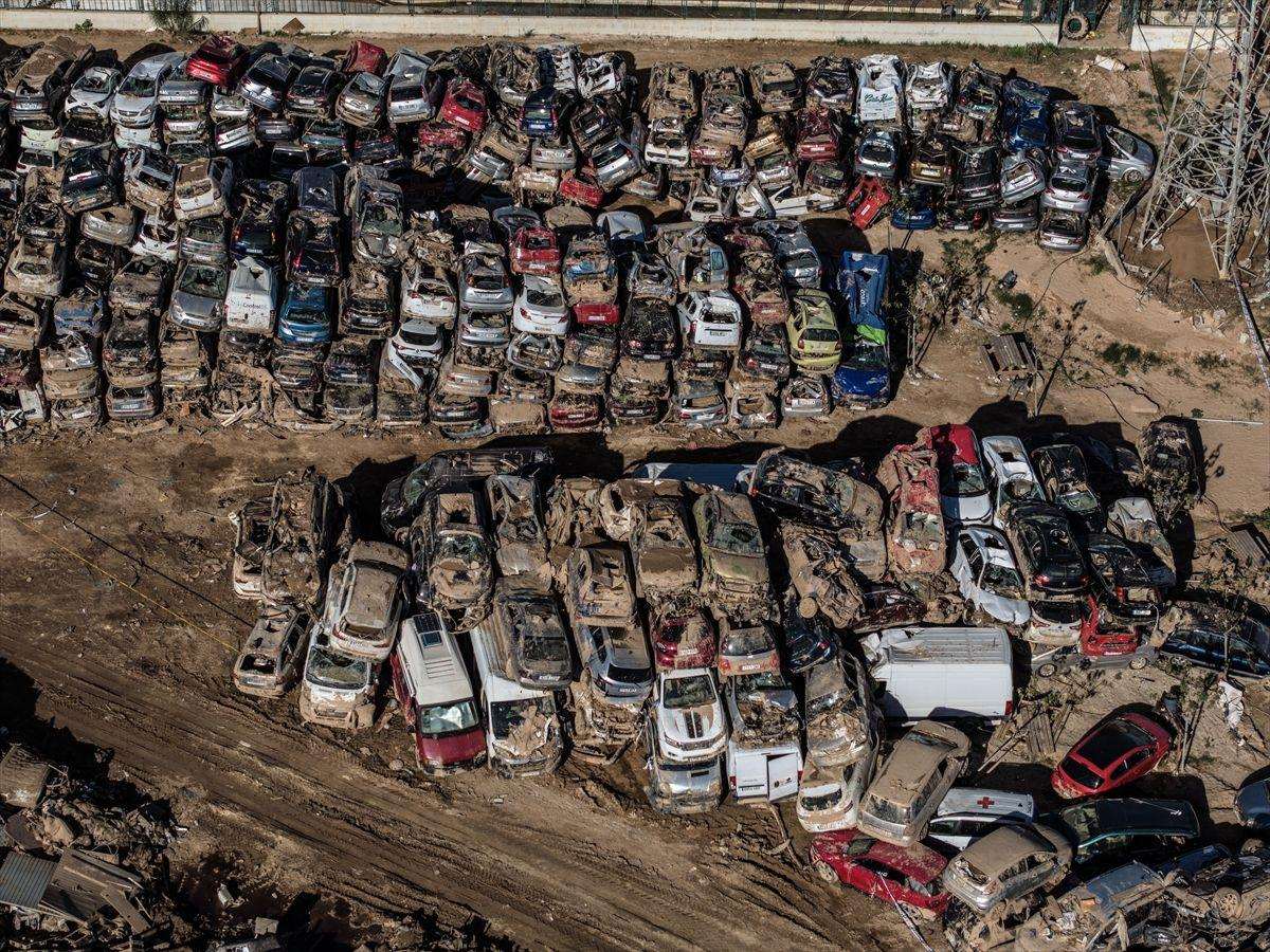 Uništeni automobili na području Valencije / Foto: Anadolu