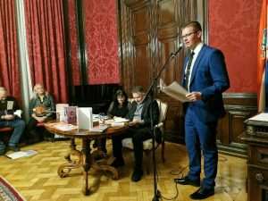 INFORMATIVNO UMJETNIČKA VEČER: U Veleposlanstvu RH u Beču “Pjesničkom riječju STOP nasilju nad ženama” Pjesnik Luka Mađarević