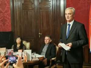 INFORMATIVNO UMJETNIČKA VEČER: U Veleposlanstvu RH u Beču “Pjesničkom riječju STOP nasilju nad ženama” Opunomoćeni ministar u Veleposlanstvu RH u Beču Josip Špoljarić