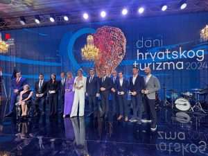 DANI HRVATSKOG TURIZMA U OPATIJI: Poreč šampion, premijer Plenković i predstavnici turističkog sektora pozvali na umjerenost cijena i priuštivosti Jadrana za domaće turiste Ambasadori hrvatskog turizma 2024. / Foto: Hina