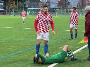 SUDAC KUMOVAO PORAZU: Croatia Frankfurt nezasluženo pretrpjela novi poraz, pobjede upisale druga i veteranska momčad Detalj s utakmice prve momčadi Croatije Frankfurt / Foto: Fenix (SIM)