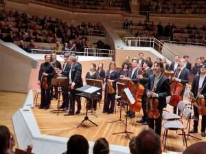 IVAN REPUŠIĆ U BERLINU: Čast je dobiti poziv od takve ustanove kao što je Karajanova akademija Glazbenici Karajanove akademije Berlinske filharmonije s dirigentom Ivanom Repušićem nakon koncerta u Berlinu / Foto: Fenix (Aleksandra Brnetić)