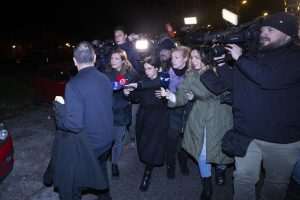 (FOTO) BEROŠ PUŠTEN IZ ISTRAŽNOG ZATVORA: Ponavlja da je nevin i da će to dokazati na sudu Izlazak bivšeg ministra zdravstva iz zatvora u Remetincu/ Foto: Hina