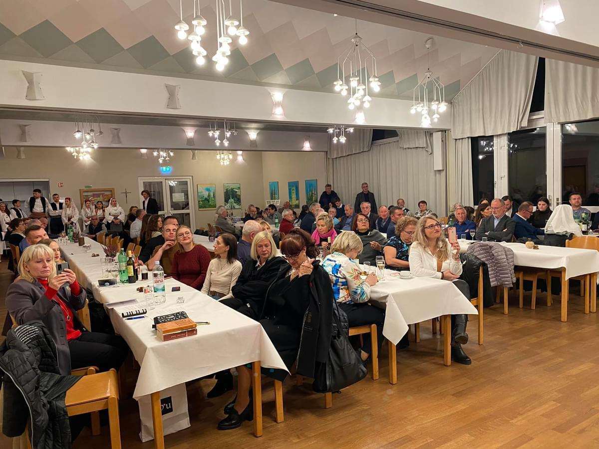PROSLAVA MATICE HRVATSKE ZA RUHRSKO PODRUČJE: Okupio se velik broj Hrvata, bio je to spoj kulture, tradicije i zabave Folkloraši na proslavi Matice hrvatske za Ruhrsko područje / Foto: Fenix (MN)