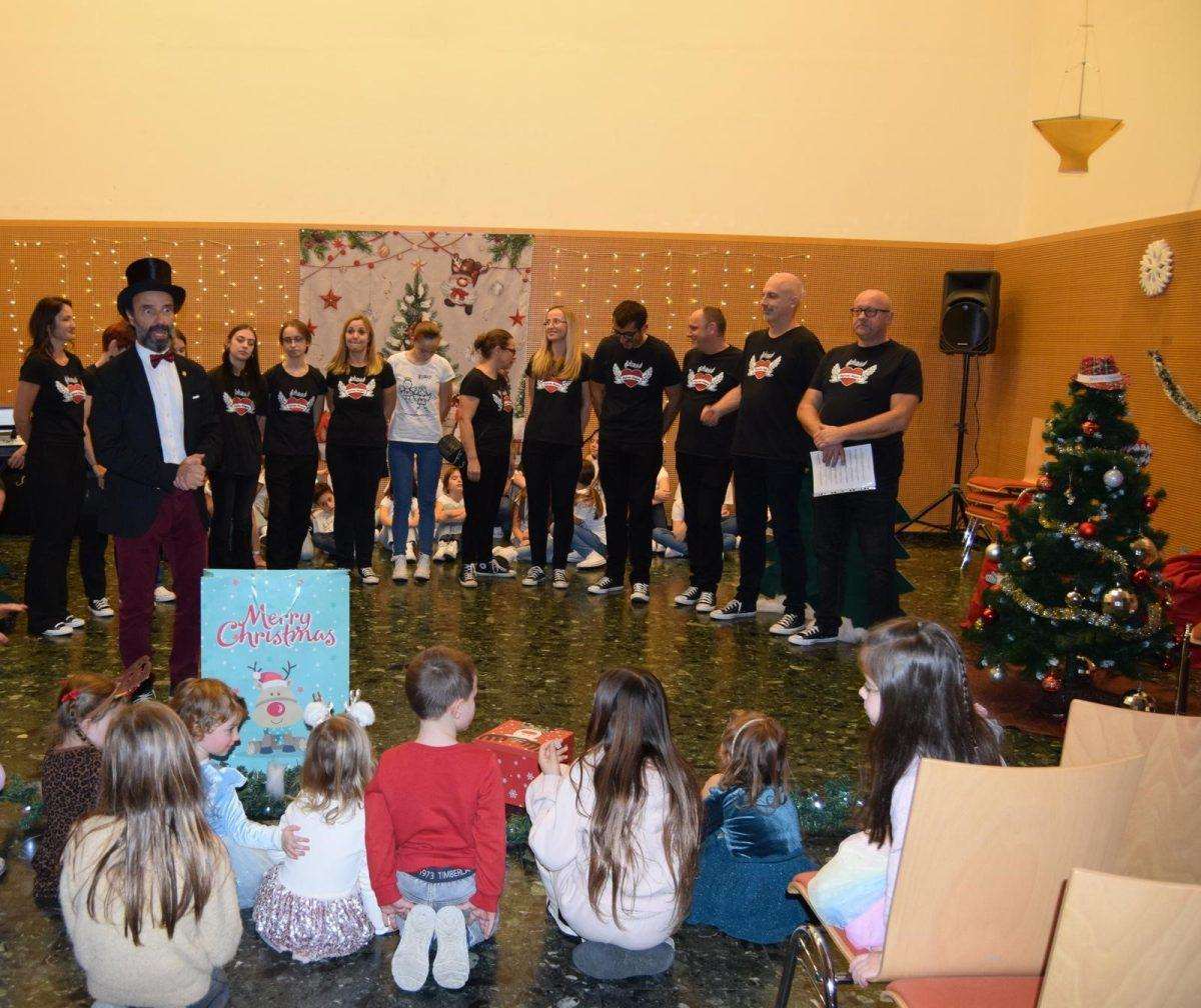 “ANNO`93”: Hrvatska dječja škola u Beču proslavila Advent s 300-njak djece i roditelja. Došli i Zagrebački anđeli i Agram Angels Foto: Fenix (PM)