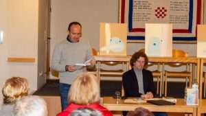 HKM ESSEN: Predstavljena knjiga „Plavi putnici“ vlč. Ivana Cestara Čitanje ulomaka iz knjige / Foto: Fenix (Z. Bosnić)