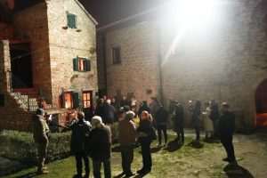 PJEVANJE STAROG NAPJEVA OD KUĆE DO KUĆE: U Kaštel Sućurcu oživljen običaj kolendavanja Kolendavanje / Foto: GK Kaštela