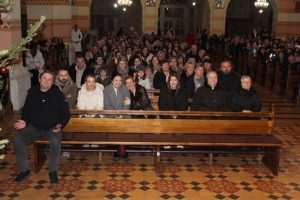 NAKON OFFENBACHA, BOŽIĆNI KONCERT ODRŽAO U LIVNU: Stijepo Gleđ Markos nastupio u prepunoj samostanskoj crkvi svetih Petra i Pavla na Gorici Božićni koncert na Gorici u Livnu / Foto: Fenix (Marin Mamić)