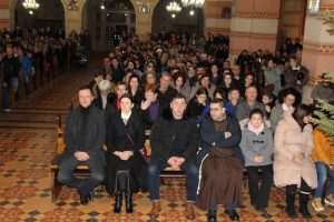 NAKON OFFENBACHA, BOŽIĆNI KONCERT ODRŽAO U LIVNU: Stijepo Gleđ Markos nastupio u prepunoj samostanskoj crkvi svetih Petra i Pavla na Gorici Božićni koncert na Gorici u Livnu / Foto: Fenix (Marin Mamić)