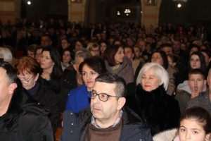 NAKON OFFENBACHA, BOŽIĆNI KONCERT ODRŽAO U LIVNU: Stijepo Gleđ Markos nastupio u prepunoj samostanskoj crkvi svetih Petra i Pavla na Gorici Božićni koncert na Gorici u Livnu / Foto: Fenix (Marin Mamić)