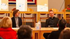 HKM ESSEN: Predstavljena knjiga „Plavi putnici“ vlč. Ivana Cestara Mijo Nuić i vlč. Ivan Cestar / Foto: Fenix (Z. Bosnić)
