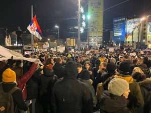 NA POZIV STUDENATA: Deseci tisuća na prosvjedu u Beogradu, među njima i poznati glumci beogradskih kazališta NA POZIV STUDENATA: Deseci tisuća na prosvjedu u Beogradu, među njima i poznati glumci beogradskih kazališta