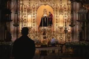 REPORTAŽA IZ SEVILLE: Najveći grad Andaluzije ima duh metropole koja zrači toplinom i šarmom Gospin kip u katedrali u Sevilli / Foto: Anadolu
