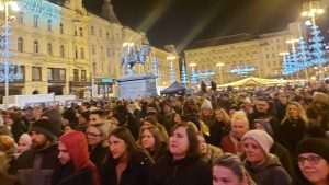 ZAKLADA ANA RUKAVINA: Tradicionalna humanitarna akcija i koncert 'Želim život' na Trgu bana Jelačića Publika na koncertu Želim život / Foto: Fenix (Sandra Graf)
