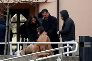FOTO: Dragan Primorac pomogao djevojci kojoj je pozlilo tijekom svete mise u Sesvetama