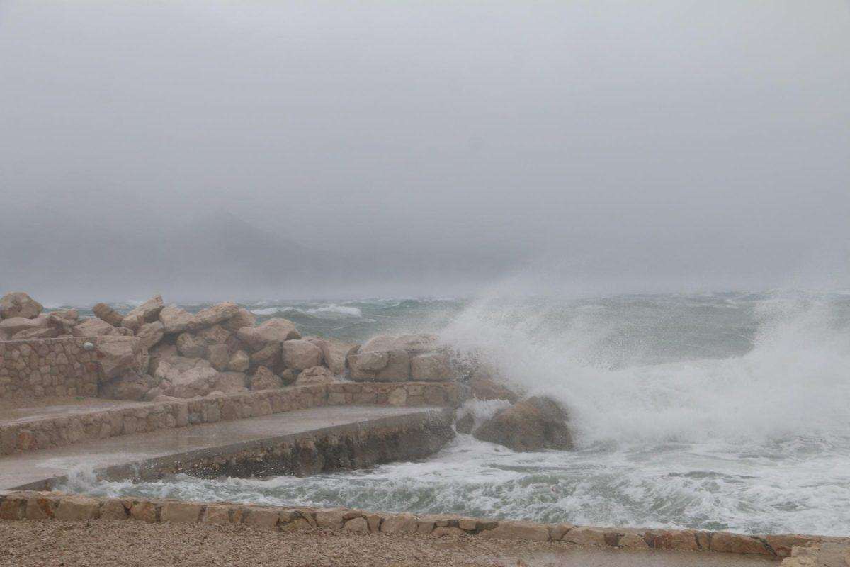 (FOTO i VIDEO) BURA U RAŽANCU: "Kraljica mora" ispod Velebita oduzima dah Bura ispod Velebita / Foto: Fenix (MD)