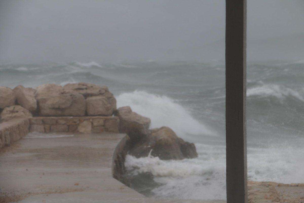 (FOTO i VIDEO) BURA U RAŽANCU: "Kraljica mora" ispod Velebita oduzima dah Bura ispod Velebita / Foto: Fenix (MD)