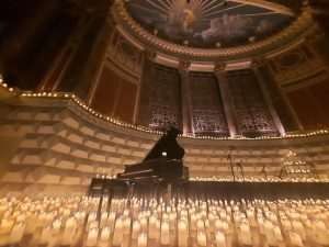 CANDLELIGHT KONCERT: Čarolija svjetlosti i glazbe u povijesnoj dvorani Kurhaus Wiesbaden Foto: Fenix (MD)