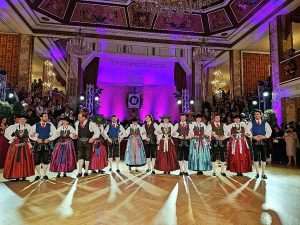 U NAZOČNOSTI PREKO 1.000 GOSTIJU: U Beču održan 78. Hrvatski bal. Uveličali ga Ladinci iz južnog Tirola i brojni veleposlanici Folkloraši Ladinci otvaraju bal