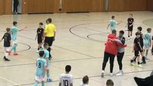 U12 „CHAMPIONS CUP“ U FULDI: Eintracht pobjednik, drugo mjesto pripalo momčadi SG Bruchköbel koju vodi hrvatski trener Bastian Kalaica Nakon završetka finalne utakmice Eintracht Frankfurt - SG Bruchköbel / Foto: Fenix (N. Kalaica)