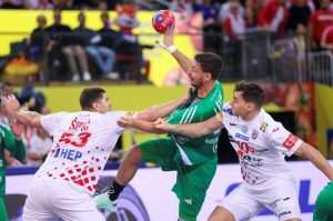 RUKOMETNA DRAMA U ARENI: Hrvatska je čudesnim preokretom i pogotkom u zadnjoj sekundi izborila polufinale SP-a Marin Šipić i Josip Šimić u utakmici protiv Mađarske / Foto: Hina