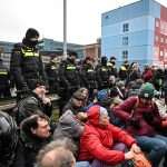 (FOTO) AMSTERDAM: Uhićeno 190 prosvjednika tijekom blokade na autocesti (FOTO) AMSTERDAM: Uhićeno 190 prosvjednika tijekom blokade na autocesti
