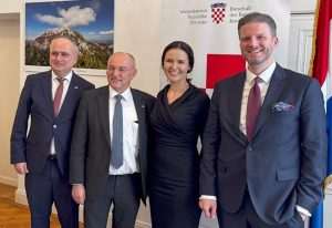 GOSPODARSKO POVEZIVANJE DVIJU ZEMALJA: Predstavljen Njemačko-hrvatski forum u Veleposlanstvu Republike Hrvatske GOSPODARSKO POVEZIVANJE DVIJU ZEMALJA: Predstavljen Njemačko-hrvatski forum u Veleposlanstvu Republike Hrvatske