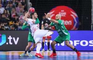 RUKOMETNA DRAMA U ARENI: Hrvatska je čudesnim preokretom i pogotkom u zadnjoj sekundi izborila polufinale SP-a Zvonimir Srna u napadu / Foto: Hina