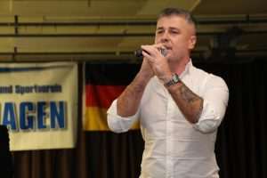 SPOJ TRADICIJE, KULTURE I ZABAVE: Na "Hrvatskoj večeri" u Hagenu okupio se velik broj Hrvata i njihovih prijatelja - zabavljao ih je pjevač Josip Ivančić / Foto: Fenix (Zvonko Bosnić)