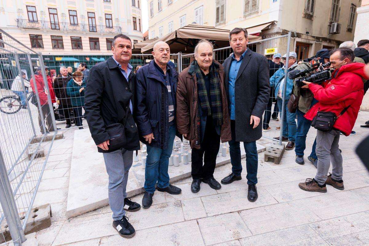 SPLITSKI HDZ: Uklanjanje štandarca barbarski je čin SPLITSKI HDZ: Uklanjanje štandarca barbarski je čin