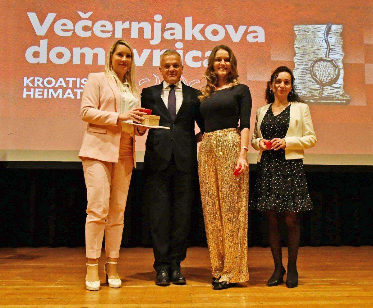 „VEČERNJAKOVA DOMOVNICA“ NEMA GRANICA- Dobitnici poručuju: Gdje god stignemo, pričamo o našoj Hrvatskoj! „VEČERNJAKOVA DOMOVNICA“ NEMA GRANICA- Dobitnici poručuju: Gdje god stignemo, pričamo o našoj Hrvatskoj!